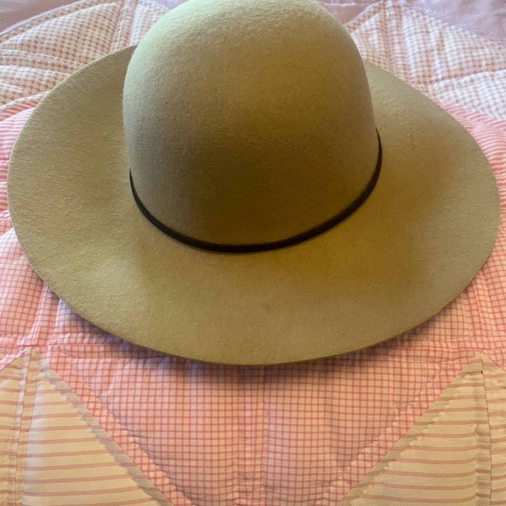 Elegant Tan wool Women's Hat new with tags never worn